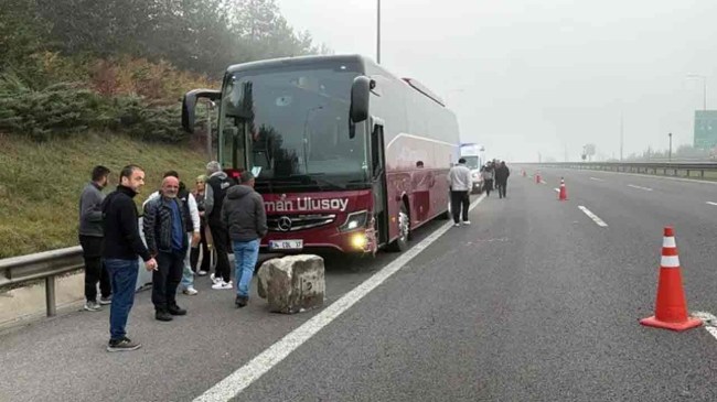 Bolu'da sis nedeniyle zincirleme kazada, 2 kişi yaralandı.