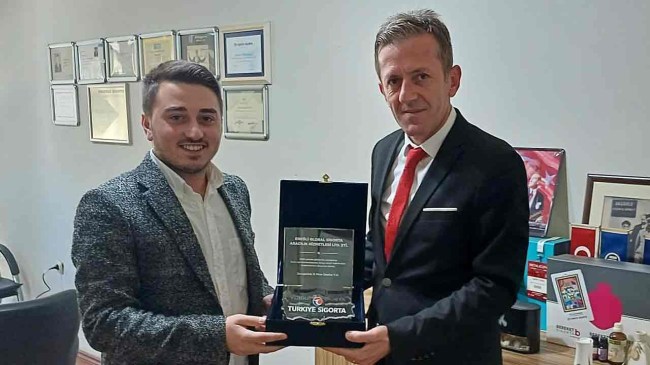 Türkiye Sigorta temsilcisi Önder Turan’ın 2025 yılı prim üretiminde bölge birincisi oldu.