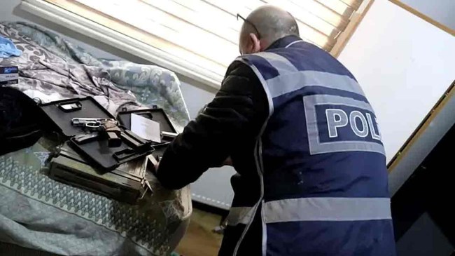 Kaçak silah operasyonu'nda 48 silah ele geçirildi...