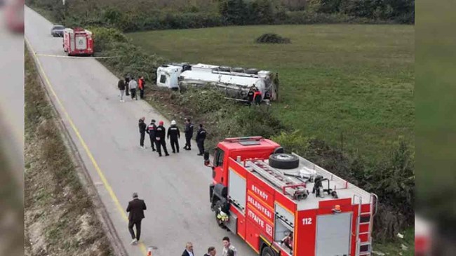 Kaza nedeniyle OSB yolu trafiğe kapatıldı.