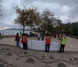 Çevre kirlendikçe insanların ruhu da kirlenir.