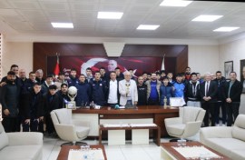 Şampiyonlar Posbıyıkı makamında ziyaret etti.