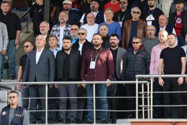 Aynı ligde verilen dostça mücadele, herkes için bir mutluluk vesilesidir