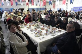 İstanbul Kartal Belediye Başkanı emeklileri iftar sofrasına davet etti.