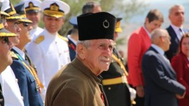 Dünya Barış Elçisiydi. 30 Ağustos Zafer Bayramı töreninde hayata gözlerini yumdu