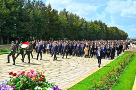 İYİ Parti Zonguldak İl Gençlik Kolları Genel Başkanları Dervişoğlu önderliğinde Anıtkabir ziyaretinde