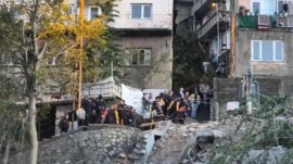 İki kişi enkaz altında kaldı...