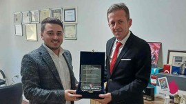 Türkiye Sigorta temsilcisi Önder Turanın 2025 yılı prim üretiminde bölge birincisi oldu.